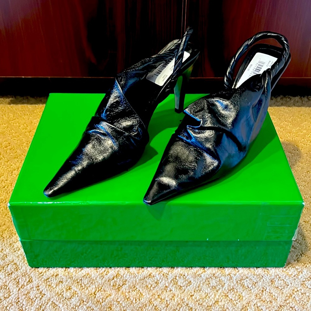 Bottega Veneta Point leather sling back. 37.5. New. Authentic